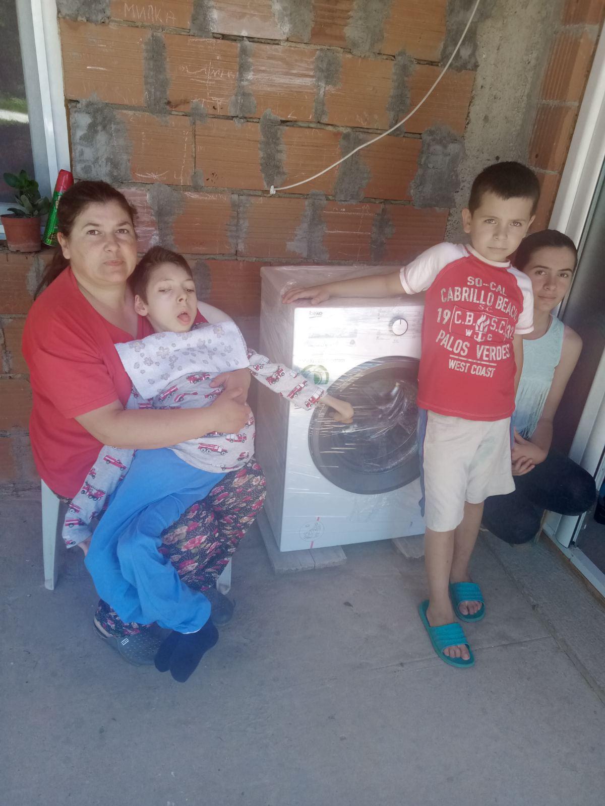 The donation of a washing machine for the Apostolović family 10
